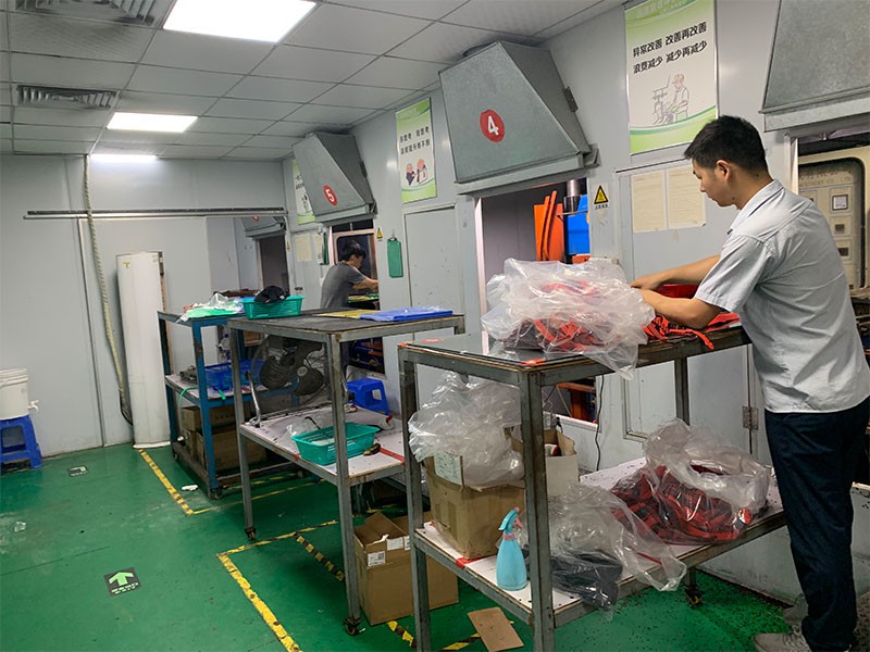 rfid chip silicone wristband manufacturing