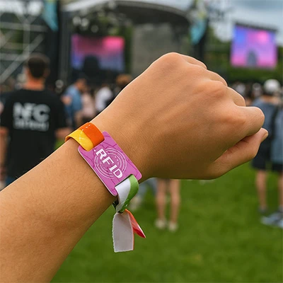Les bracelets NFC numérisent la billetterie d'événements à Pékin, en Chine
